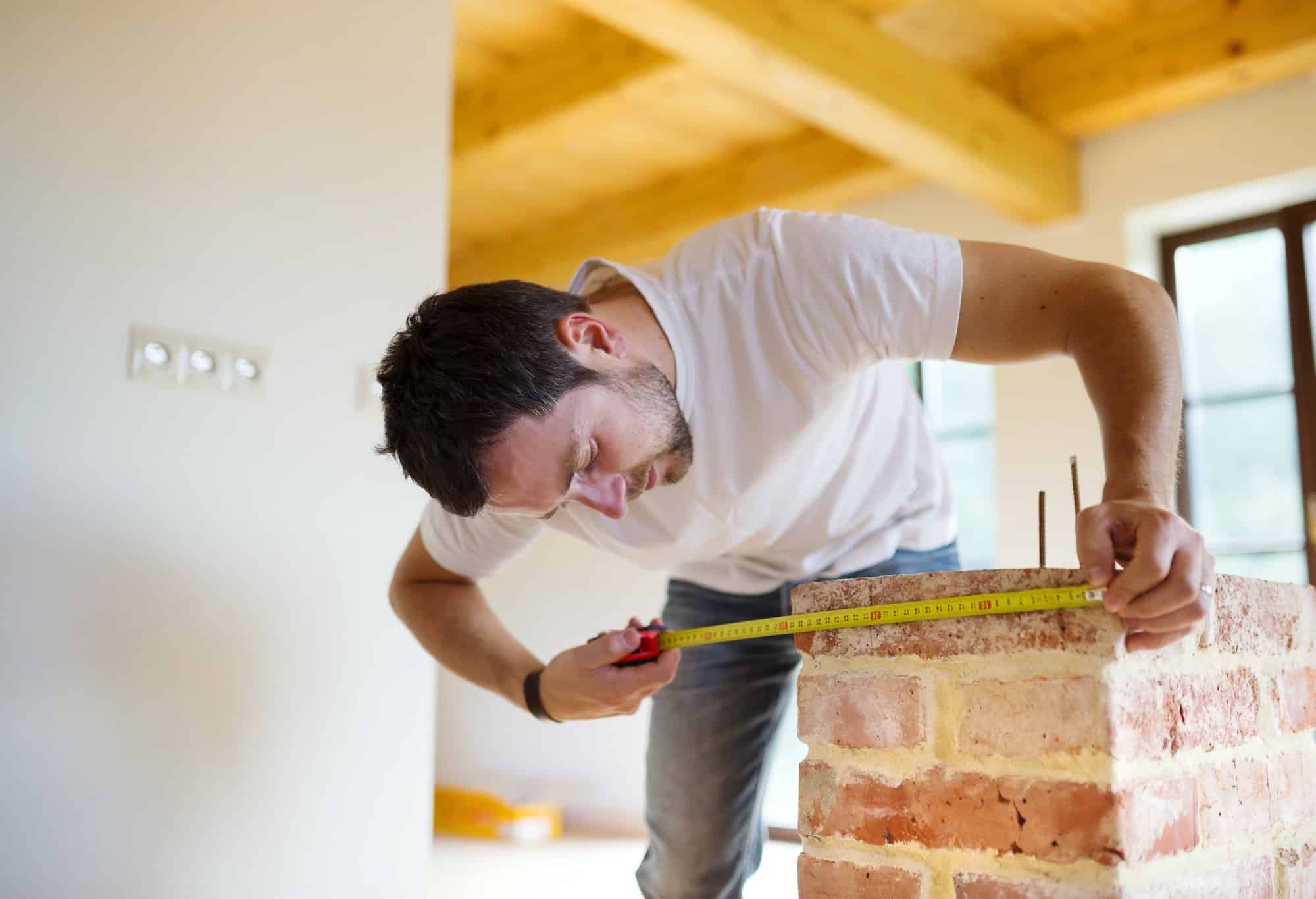 Handyman measuring room